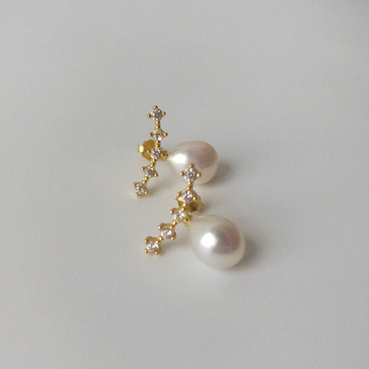 LYNN Pearl Stud Earrings